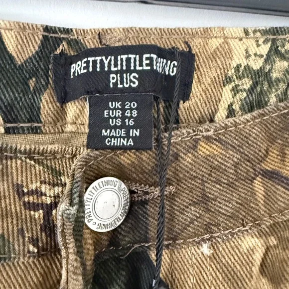 NWT PrettyLittleThing Camo Print Denim Cargo Shorts 16 Jorts Baggy Y2K Plus Size - Picture 4 of 12